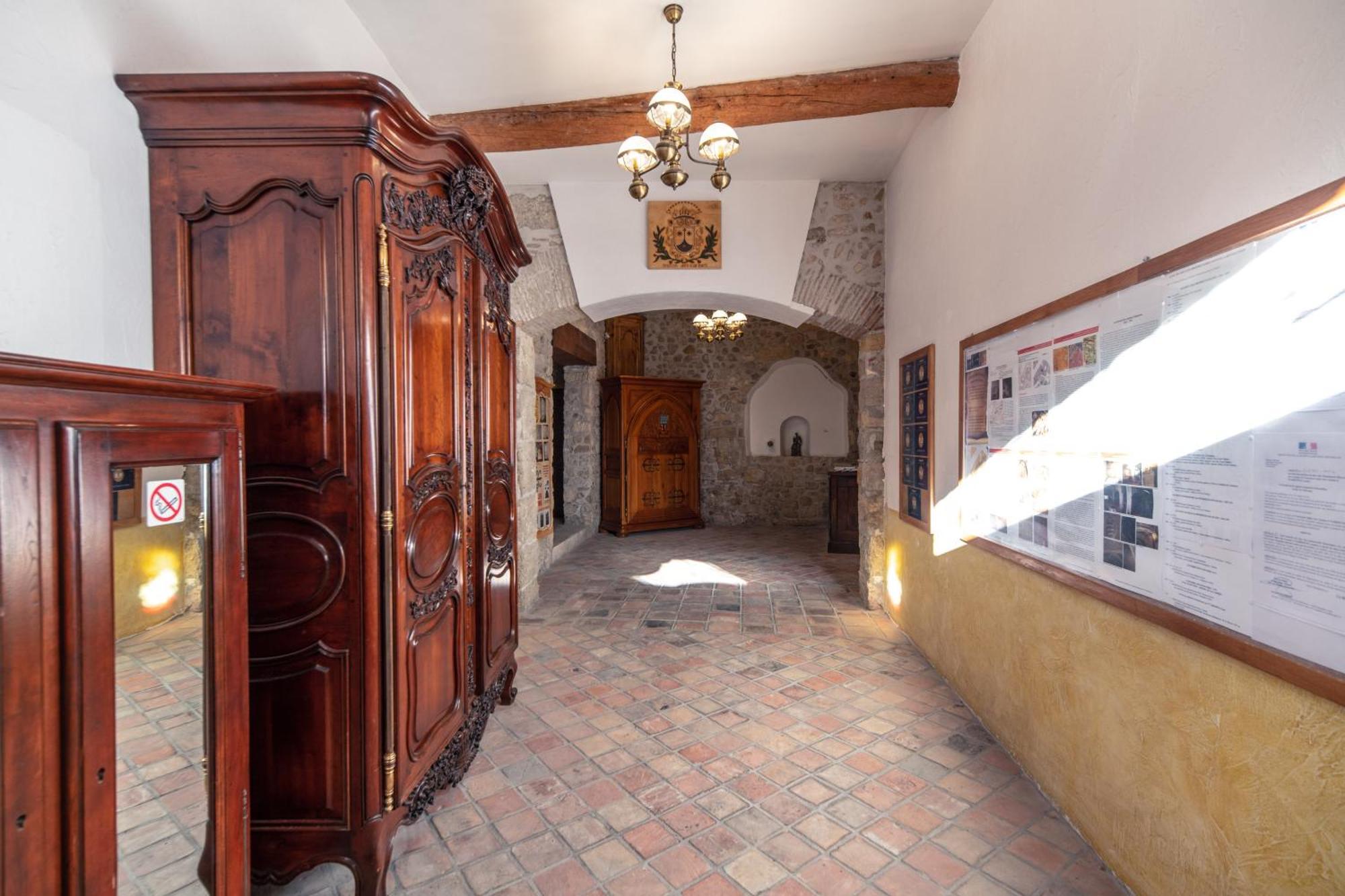 A Mezzanine Dans L'eglise Du Couvent * Narbona